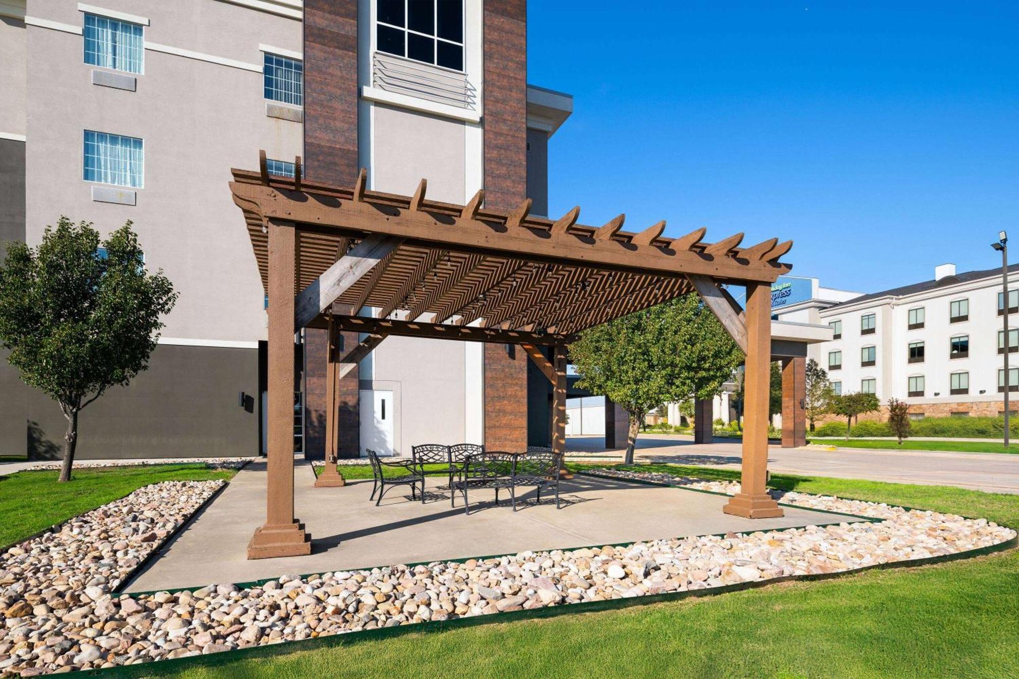 La Quinta By Wyndham Denton - University Drive Exterior photo