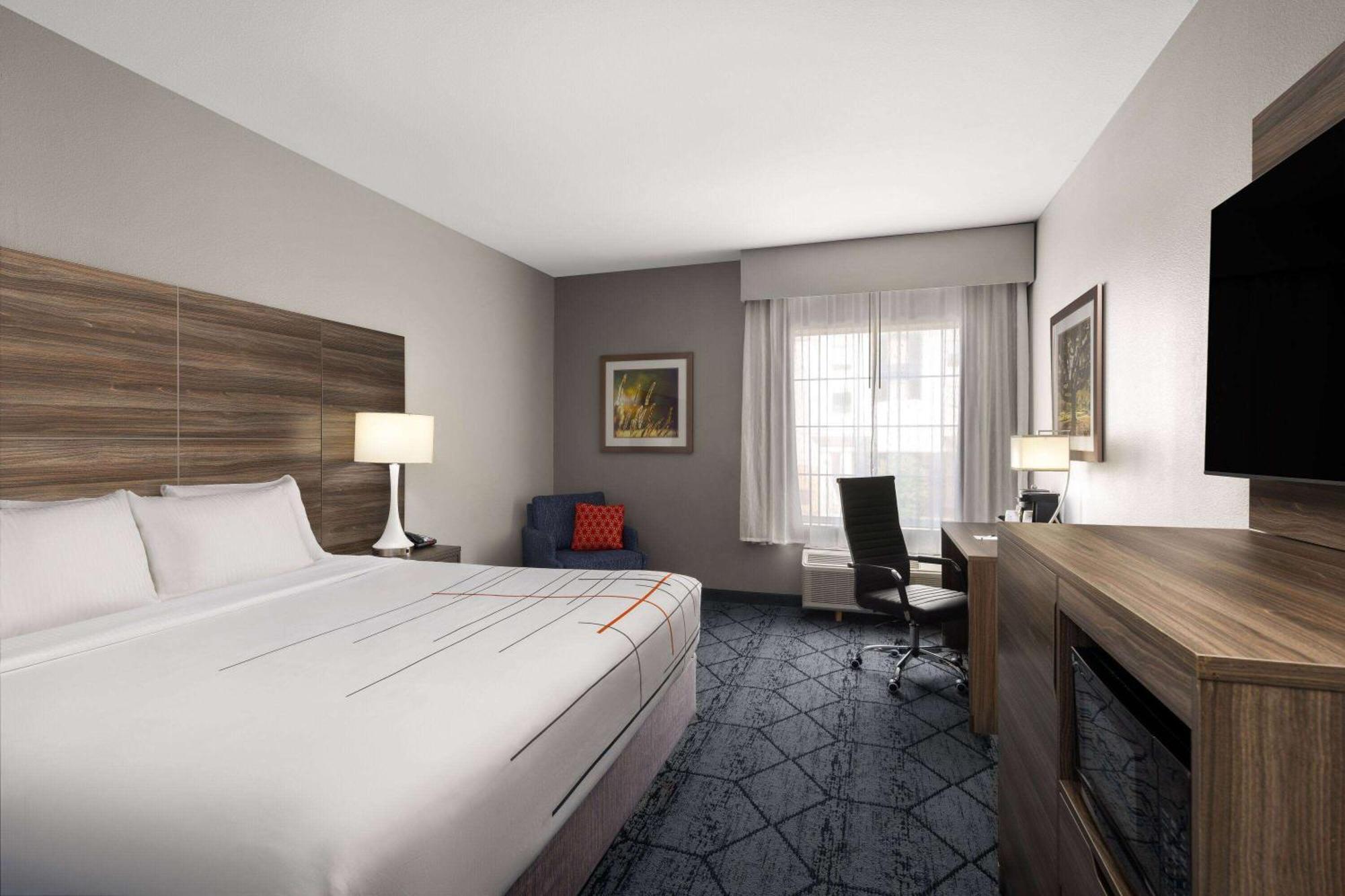 La Quinta By Wyndham Denton - University Drive Exterior photo