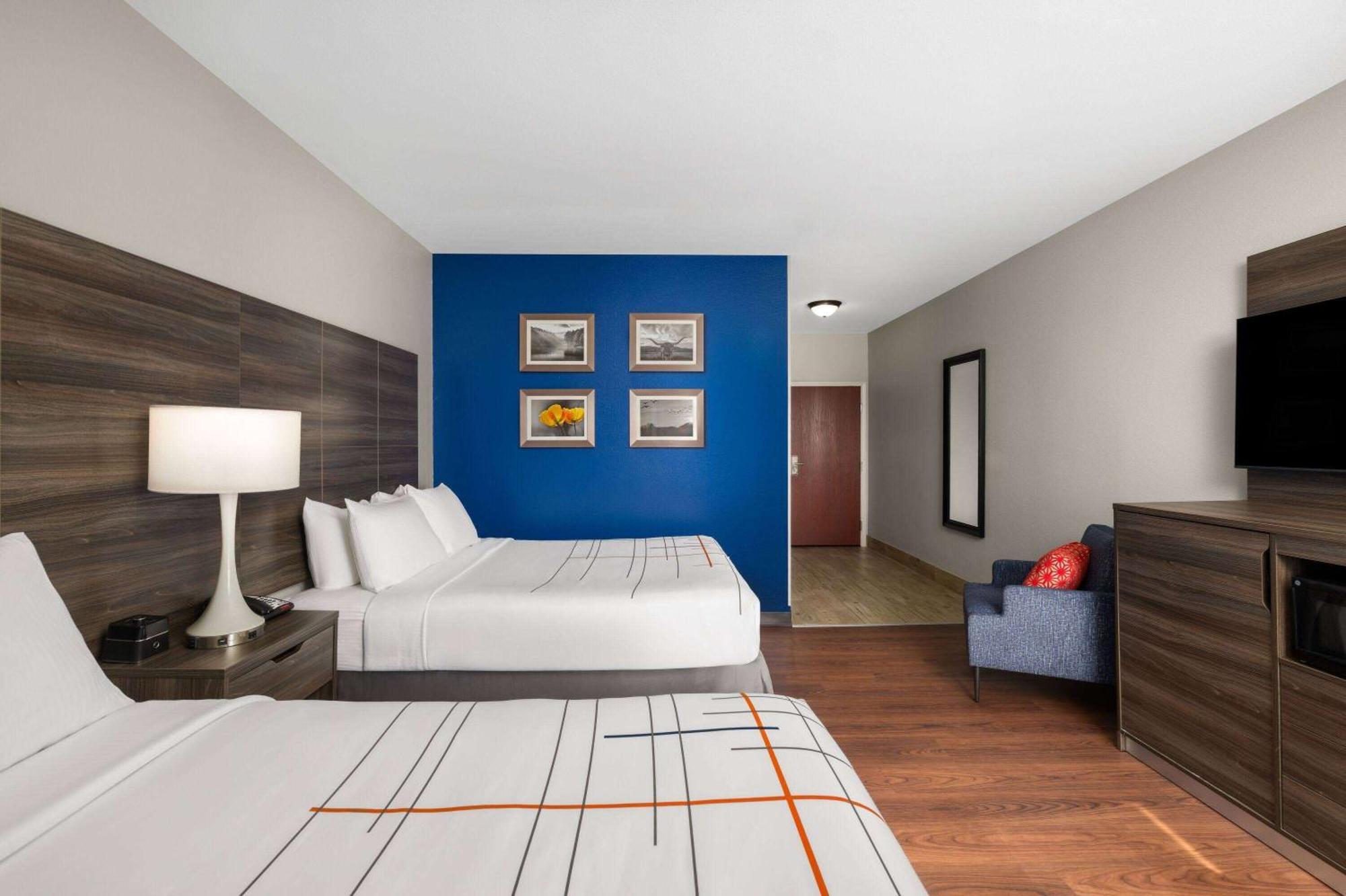 La Quinta By Wyndham Denton - University Drive Exterior photo