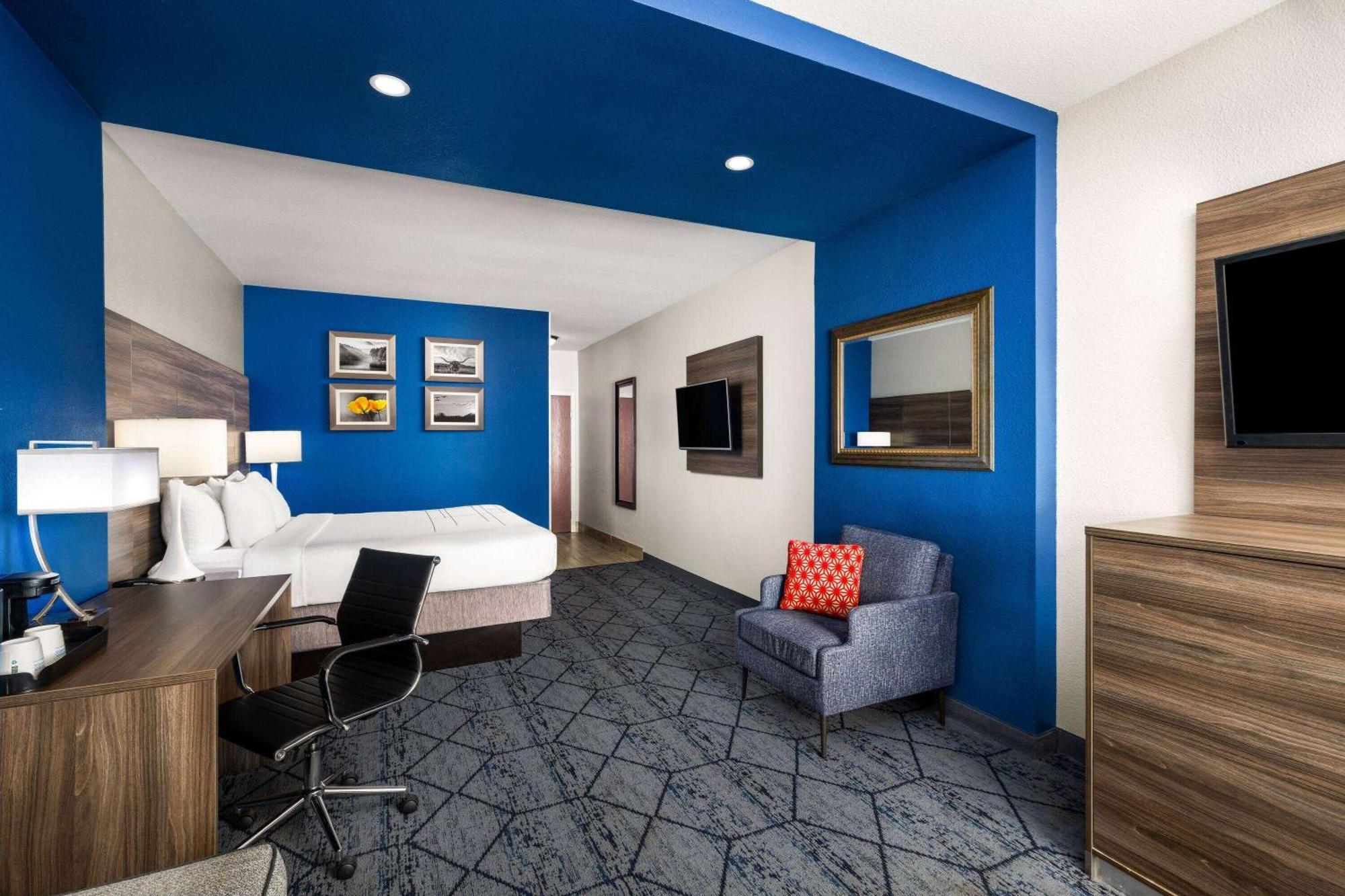 La Quinta By Wyndham Denton - University Drive Exterior photo