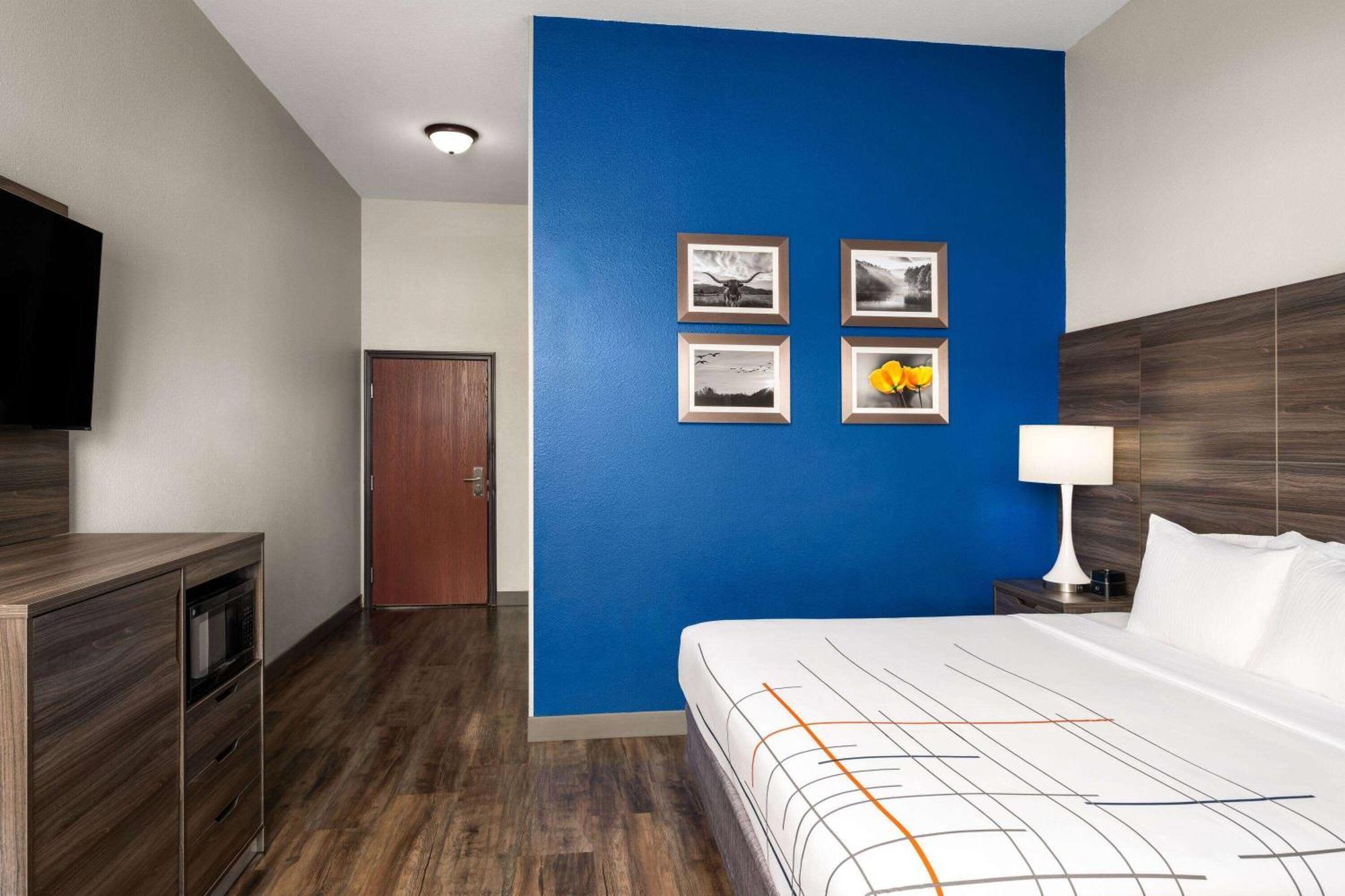 La Quinta By Wyndham Denton - University Drive Exterior photo
