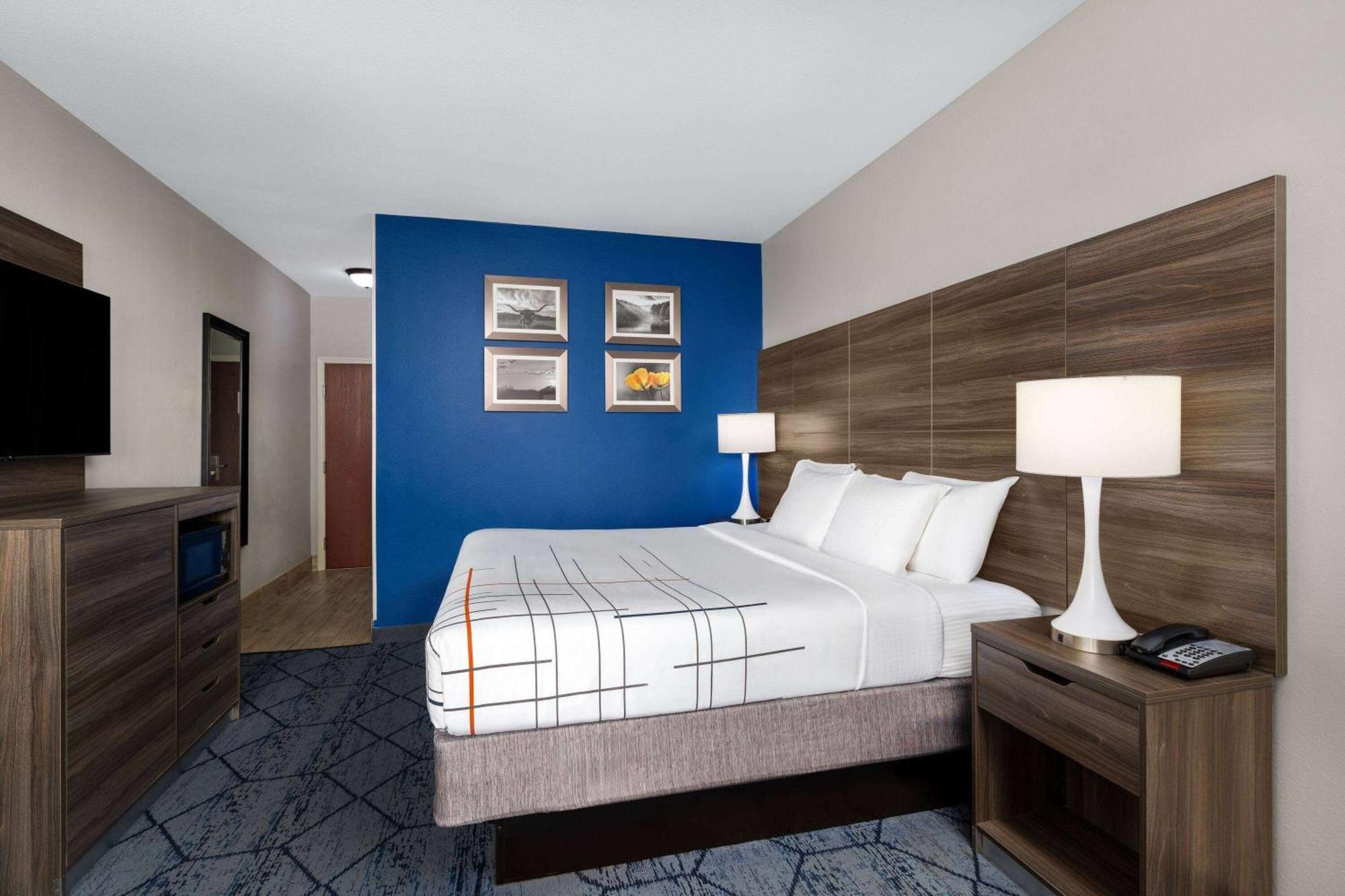 La Quinta By Wyndham Denton - University Drive Exterior photo