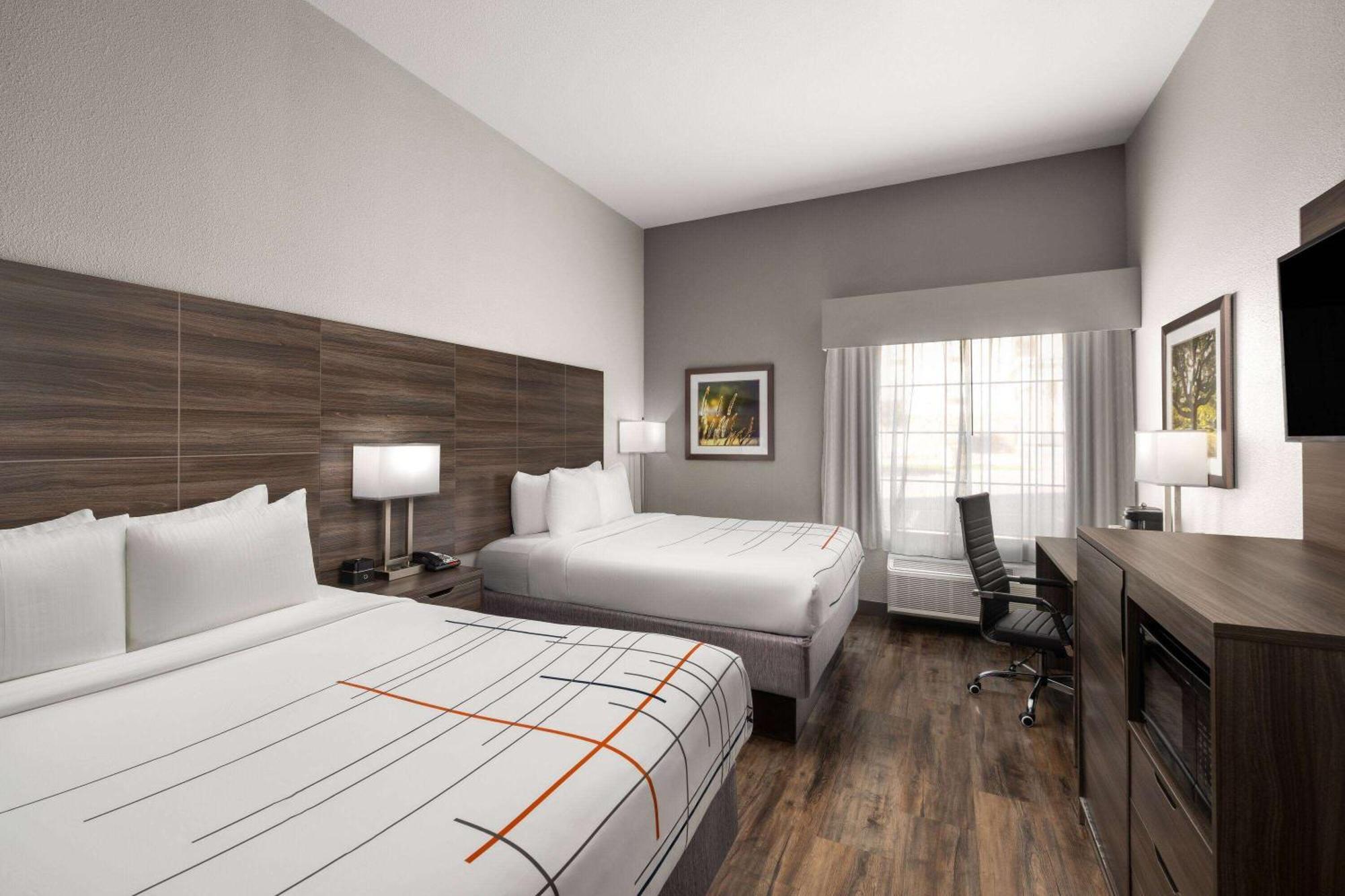 La Quinta By Wyndham Denton - University Drive Exterior photo