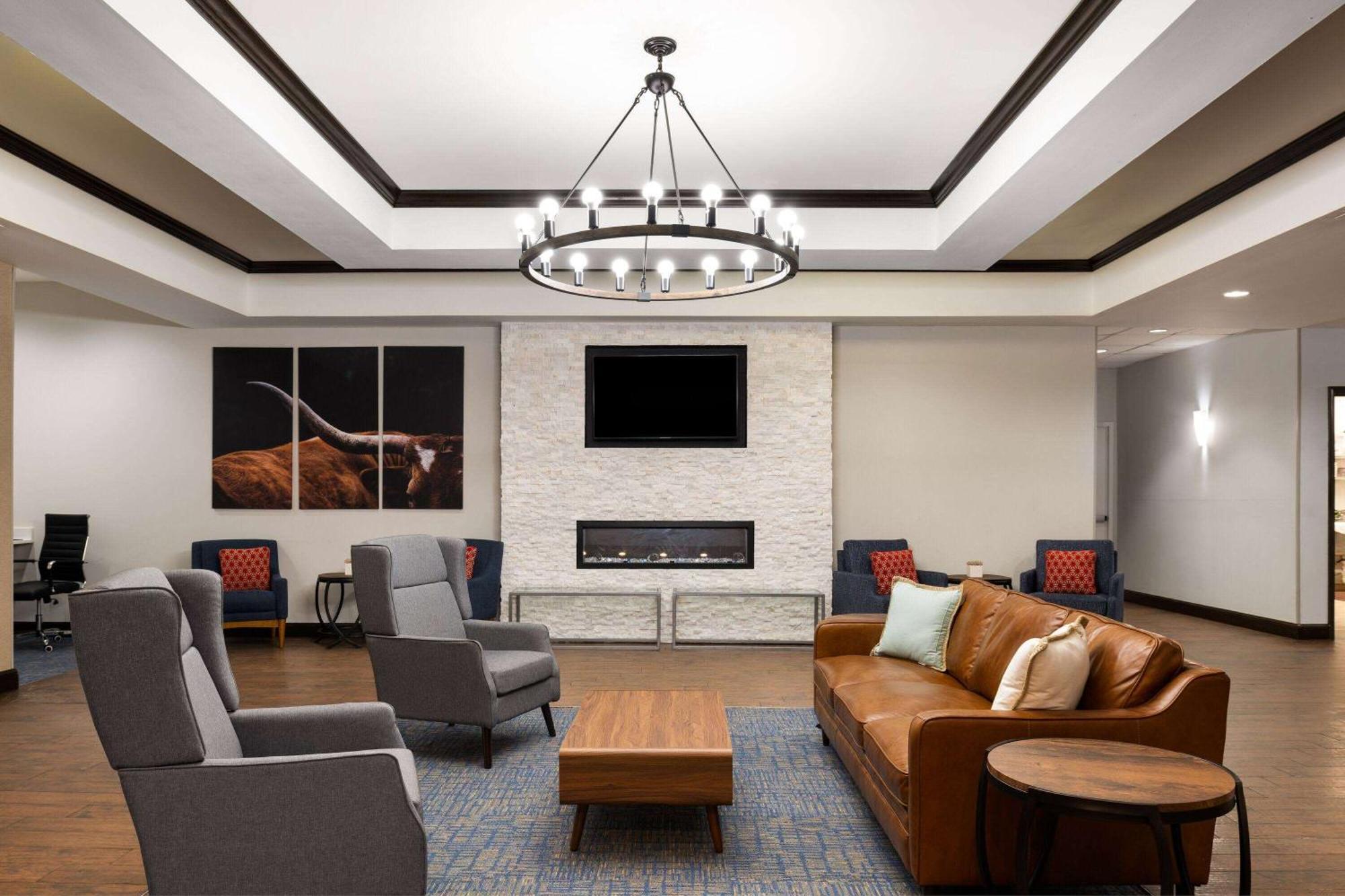 La Quinta By Wyndham Denton - University Drive Exterior photo