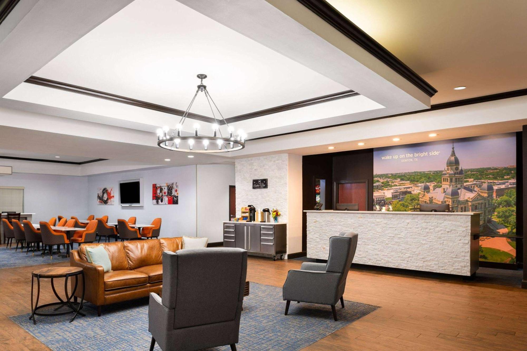 La Quinta By Wyndham Denton - University Drive Exterior photo