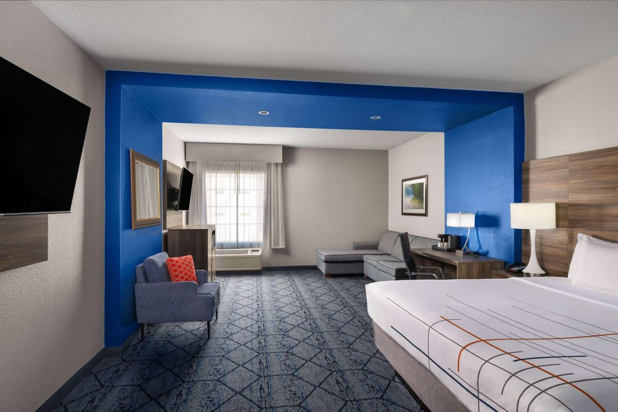 La Quinta By Wyndham Denton - University Drive Exterior photo