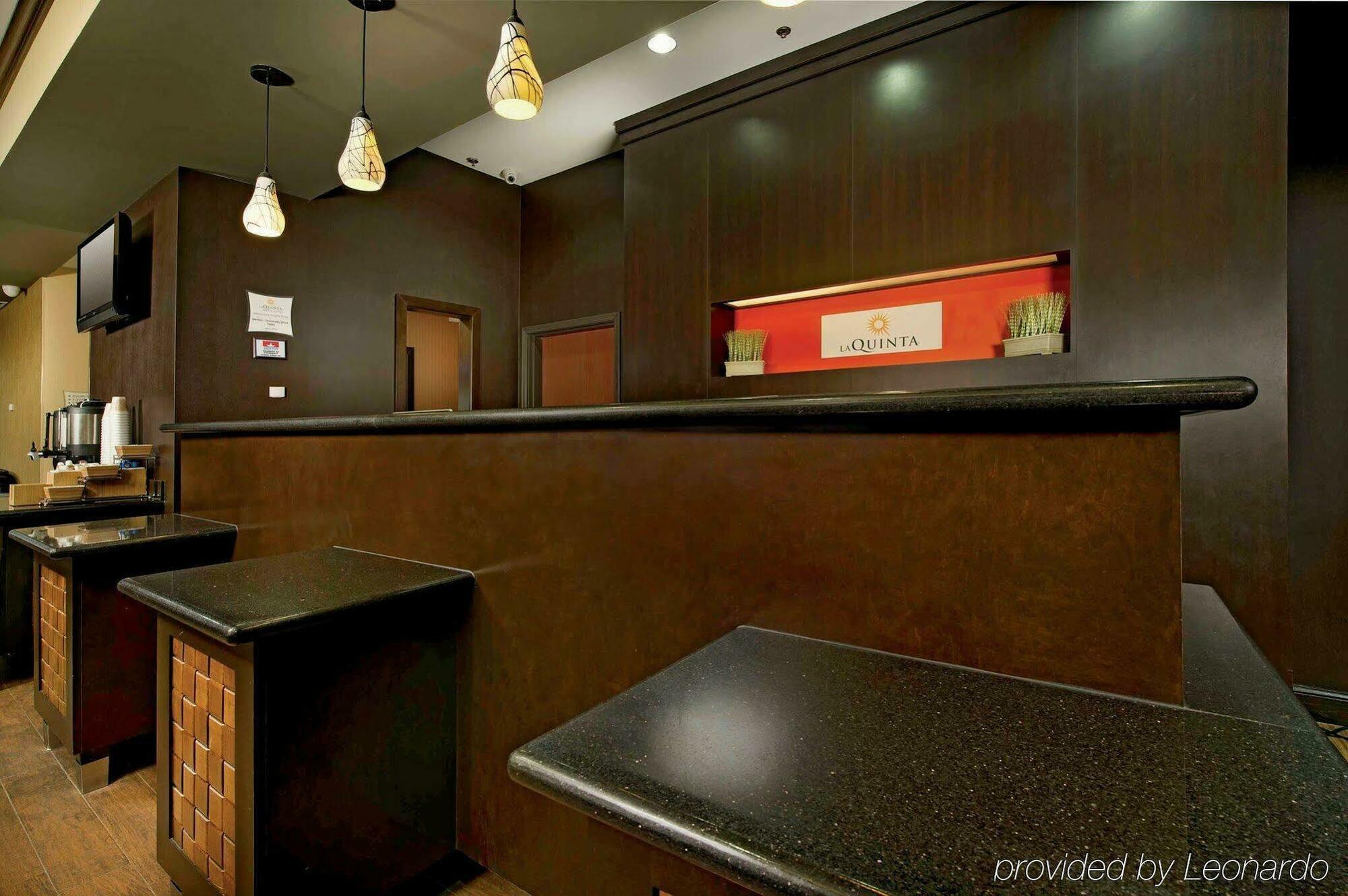 La Quinta By Wyndham Denton - University Drive Exterior photo